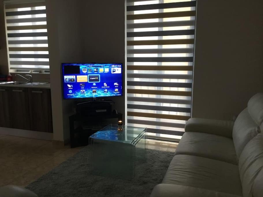 May Flower: Modern Flat Close To Airport/Bus Stops Tarxien Exterior foto