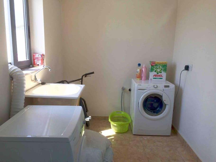 May Flower: Modern Flat Close To Airport/Bus Stops Tarxien Exterior foto
