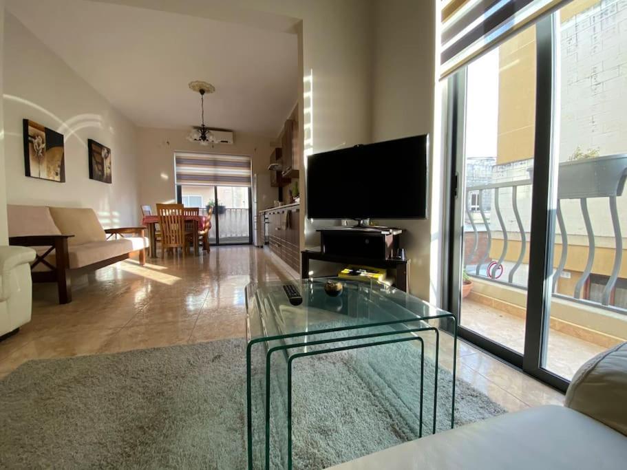 May Flower: Modern Flat Close To Airport/Bus Stops Tarxien Exterior foto