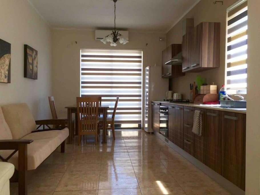 May Flower: Modern Flat Close To Airport/Bus Stops Tarxien Exterior foto