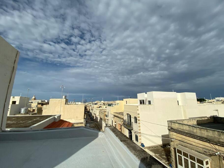 May Flower: Modern Flat Close To Airport/Bus Stops Tarxien Exterior foto