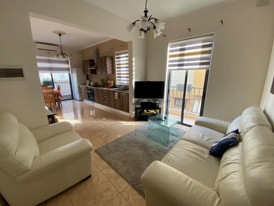 May Flower: Modern Flat Close To Airport/Bus Stops Tarxien Exterior foto