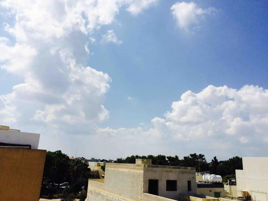 May Flower: Modern Flat Close To Airport/Bus Stops Tarxien Exterior foto