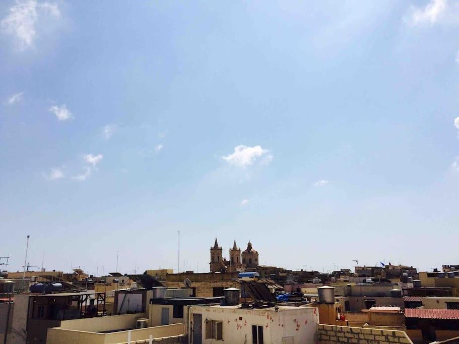May Flower: Modern Flat Close To Airport/Bus Stops Tarxien Exterior foto